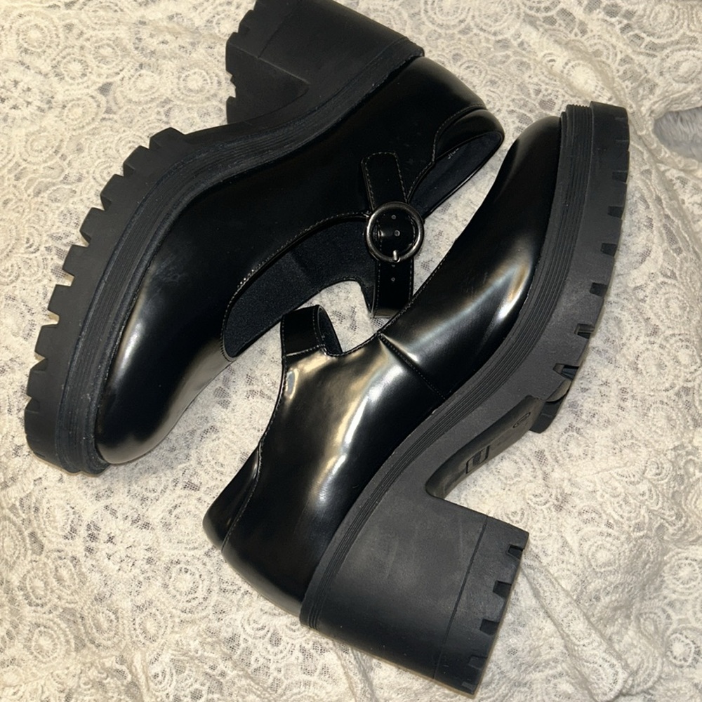 Seychelles Black Patent Mary Jane Platform Heels - Picture 2 of 6